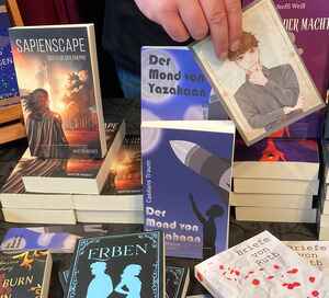 Mein Roman "Der Mond von Yazahaan" am Stand von Realm & Rune
